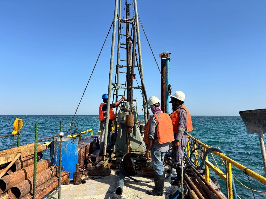 Offshore geotechnical drilling from a QEL marine platform